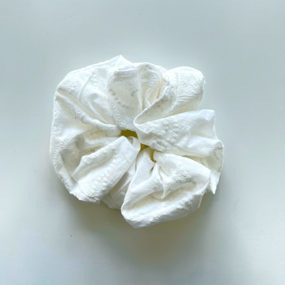 Scrunchie - White Floral